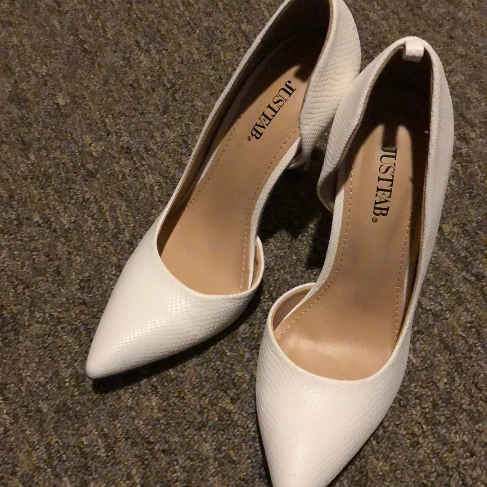 White pump.